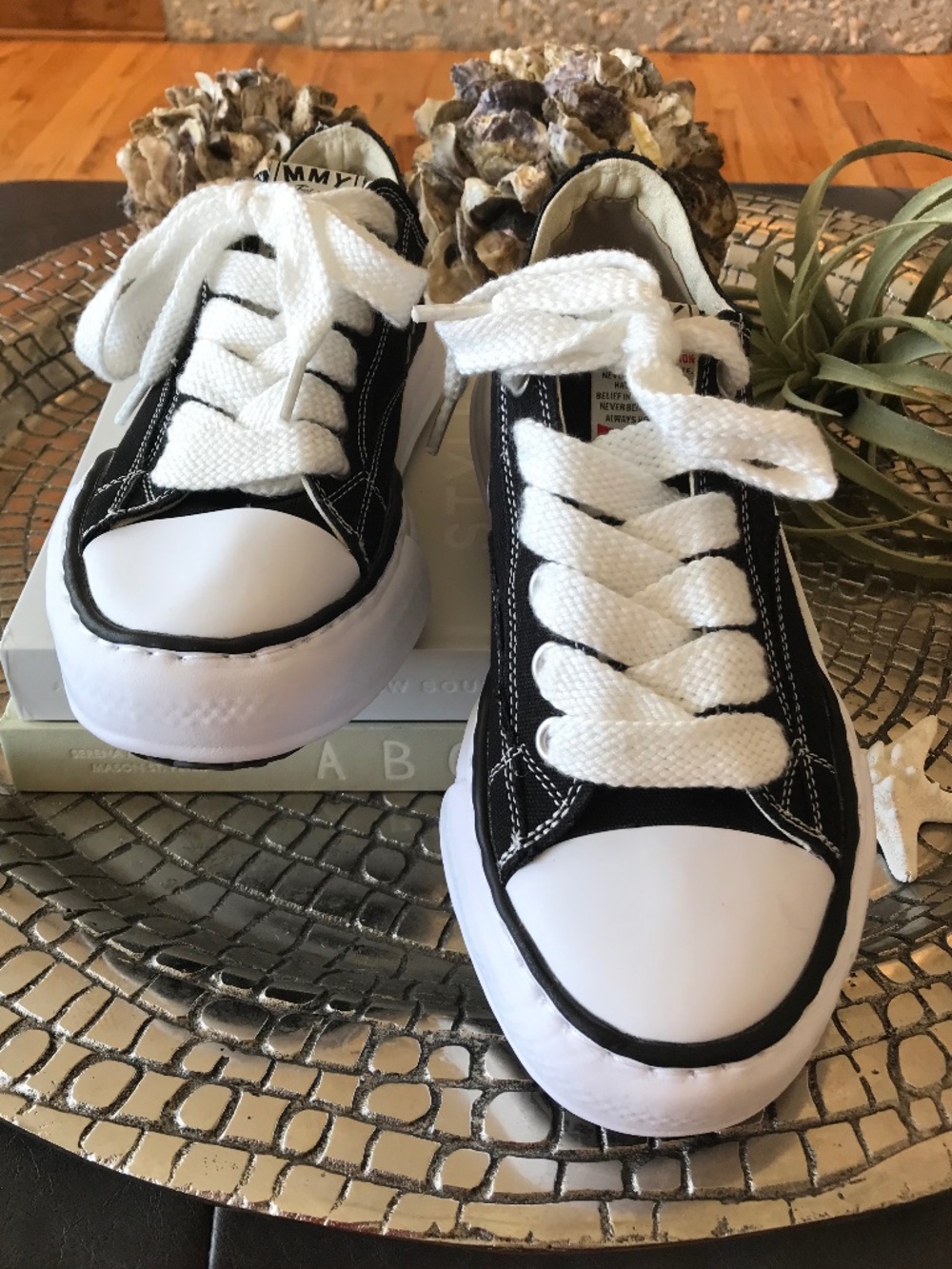 MMY PETERSON OG SOLE CANVAS LOW-TOP BLACK SNEAKER